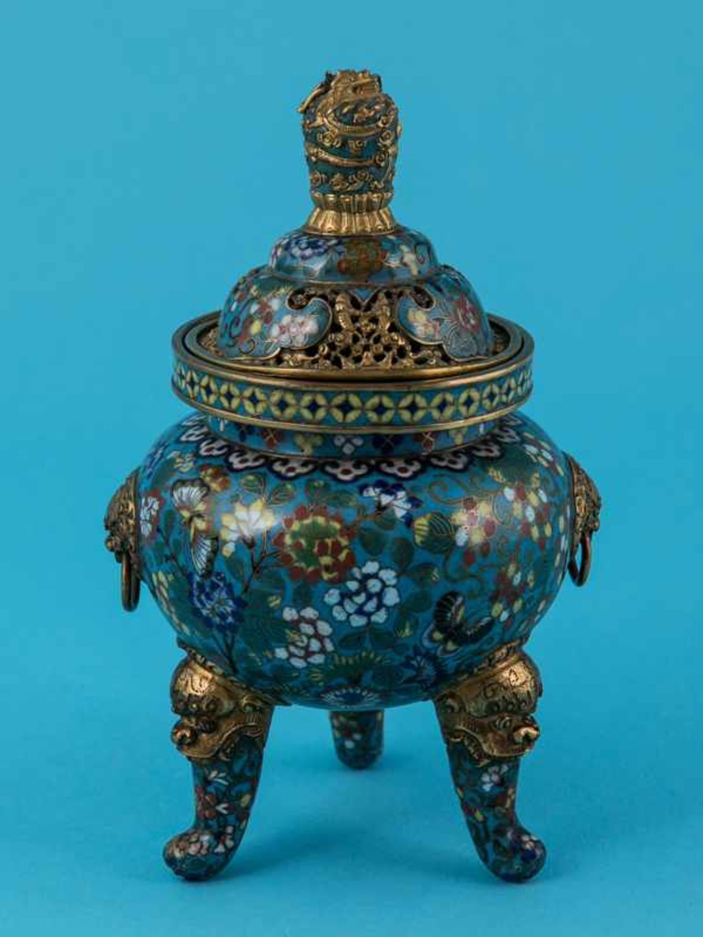 Cloisonné-Räuchergefäß, China, späte Qing-Dynastie (19. Jh.). Bronze mit türkisgrundigem farbigen