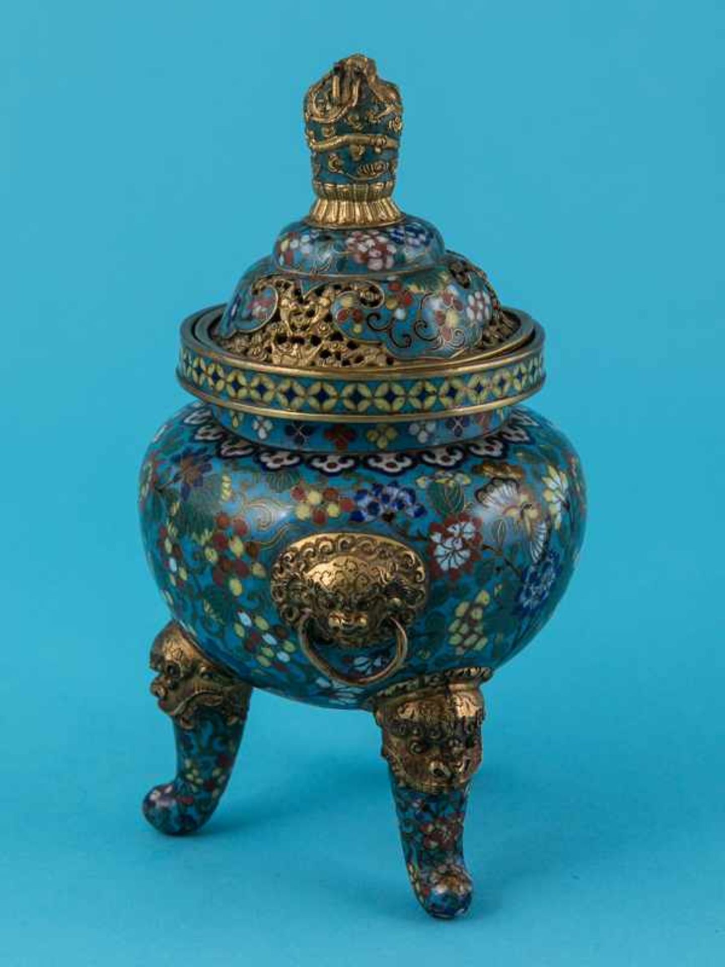 Cloisonné-Räuchergefäß, China, späte Qing-Dynastie (19. Jh.). Bronze mit türkisgrundigem farbigen - Image 6 of 9