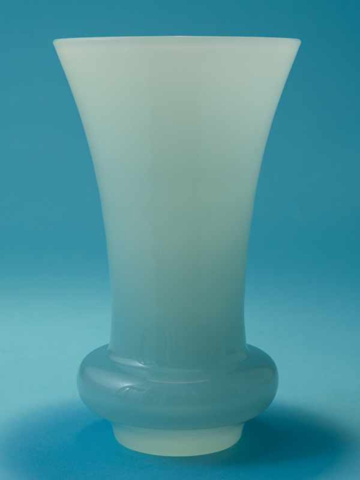 Vase "Cenedese", Murano; 1970er Jahre Hellblaues opakes dickwandiges Glas; Höhe ca. 20 cm,