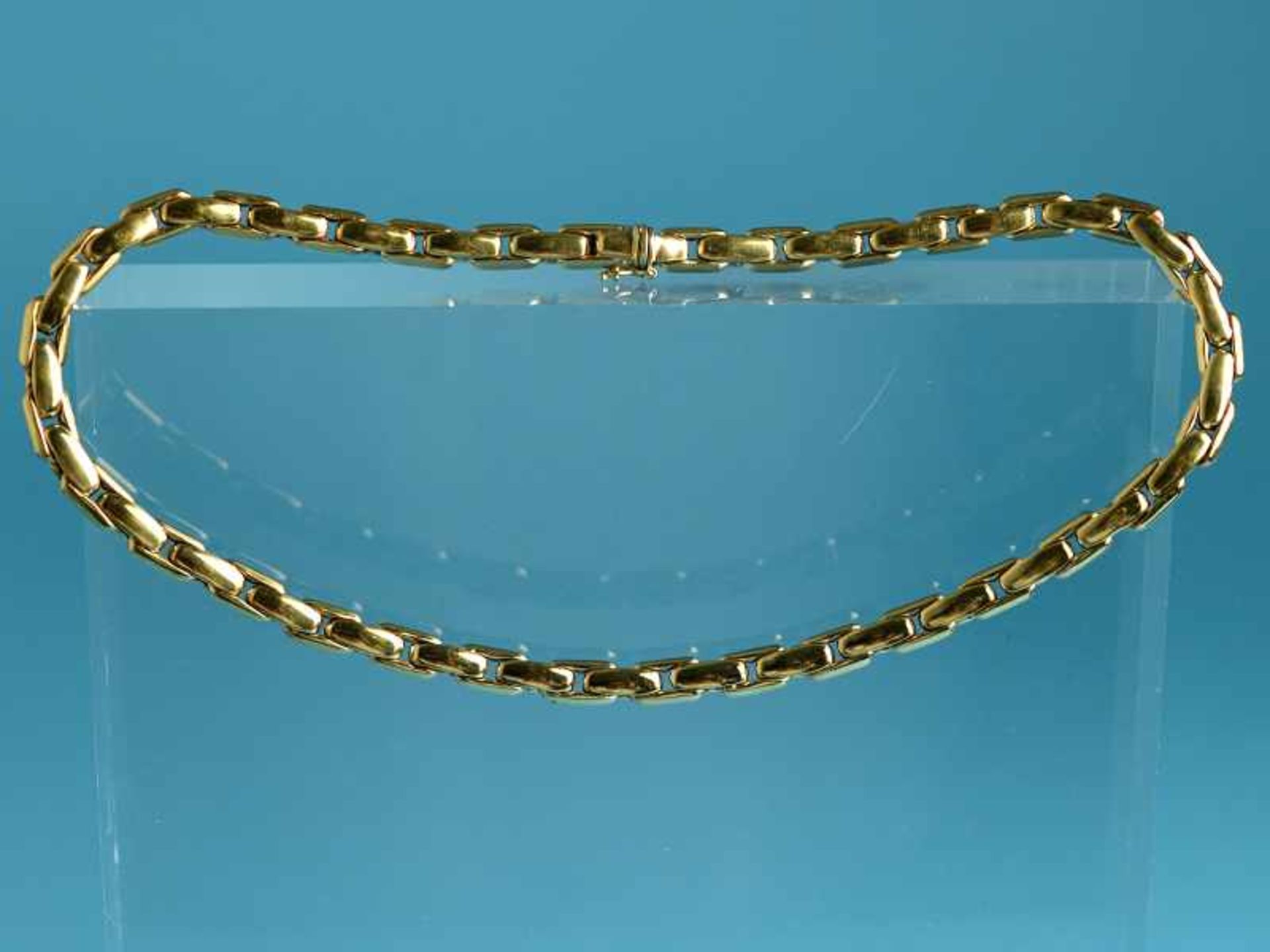 Goldenes Collier, 80-er Jahre 585/- Gelbgold. Gesamtgewicht ca. 41,5 g. Stilisiertes Flechtmuster. - Image 2 of 2