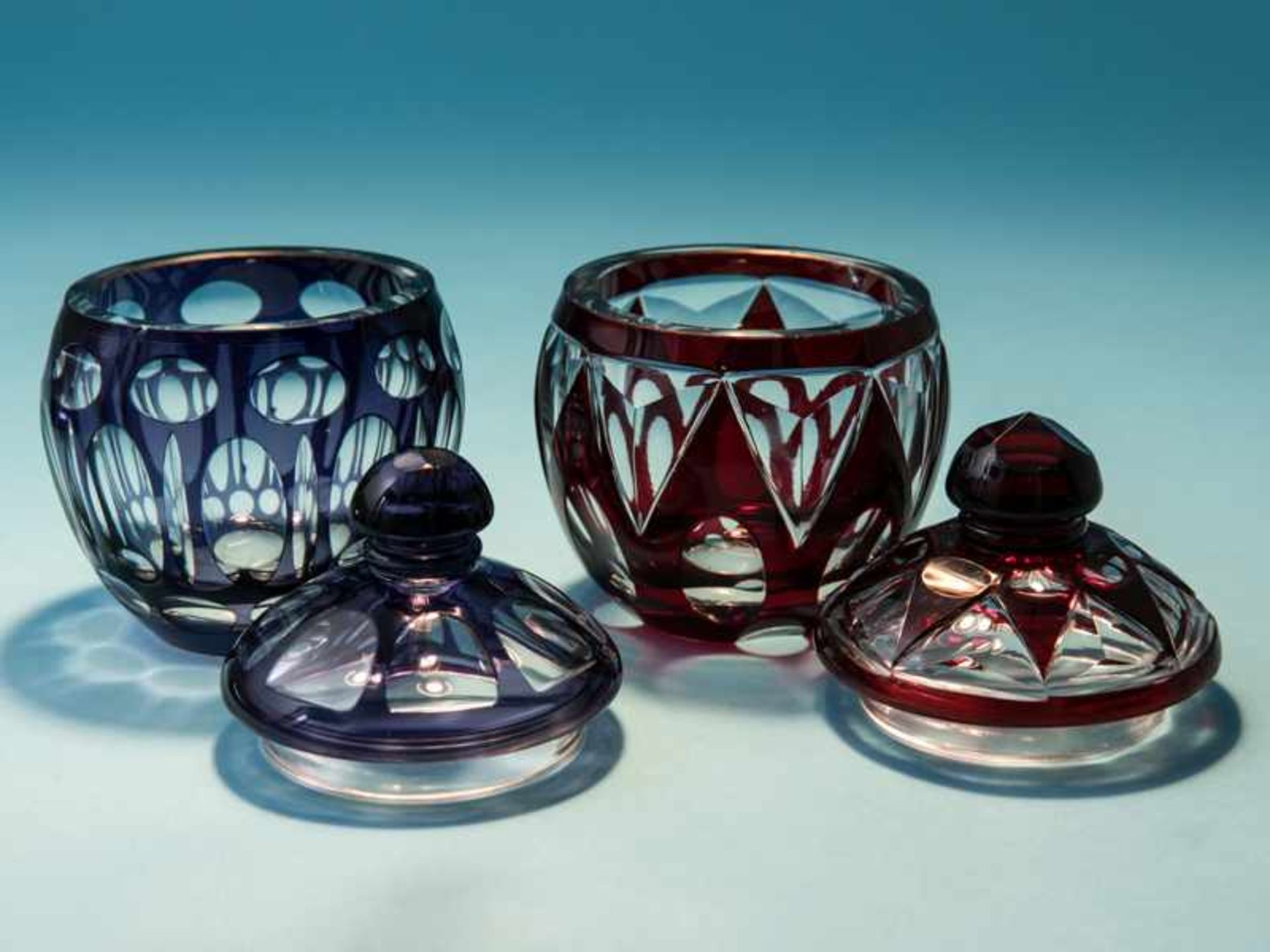 2 Art Deco Deckeldosen/Bonbonnièren; Haida/Steinschönau Anfang 20.Jh. Mundgeblasenes farbloses Glas, - Bild 2 aus 3