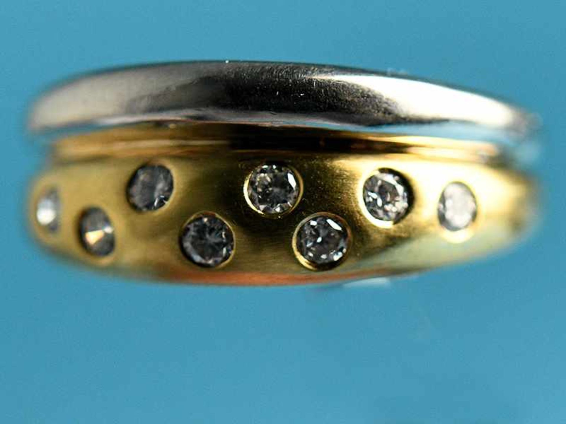 Ring mit 8 Brillanten, zusammen ca. 0,25 ct, 90- er Jahre 585/- Weiß- und Gelbgold. Gesamtgewicht