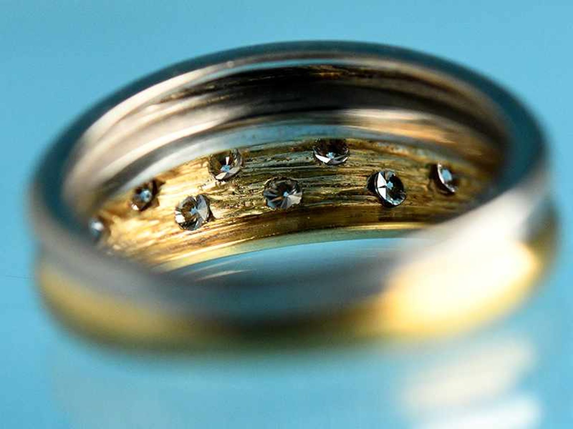 Ring mit 8 Brillanten, zusammen ca. 0,25 ct, 90- er Jahre 585/- Weiß- und Gelbgold. Gesamtgewicht - Bild 3 aus 3