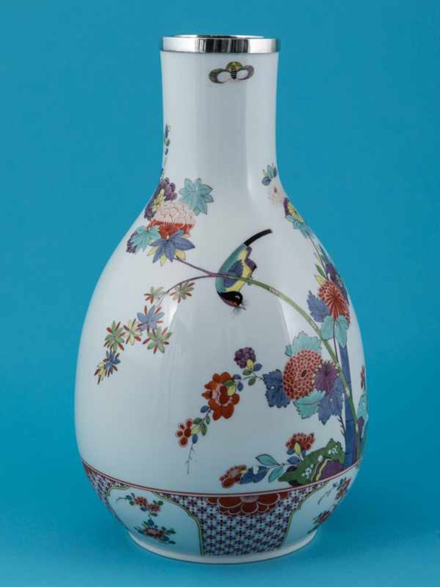 Große Vase mit Kakiemondekor und Silberrand, wohl Meissen, 1924. Weißporzellan mit polychromer - Image 6 of 7