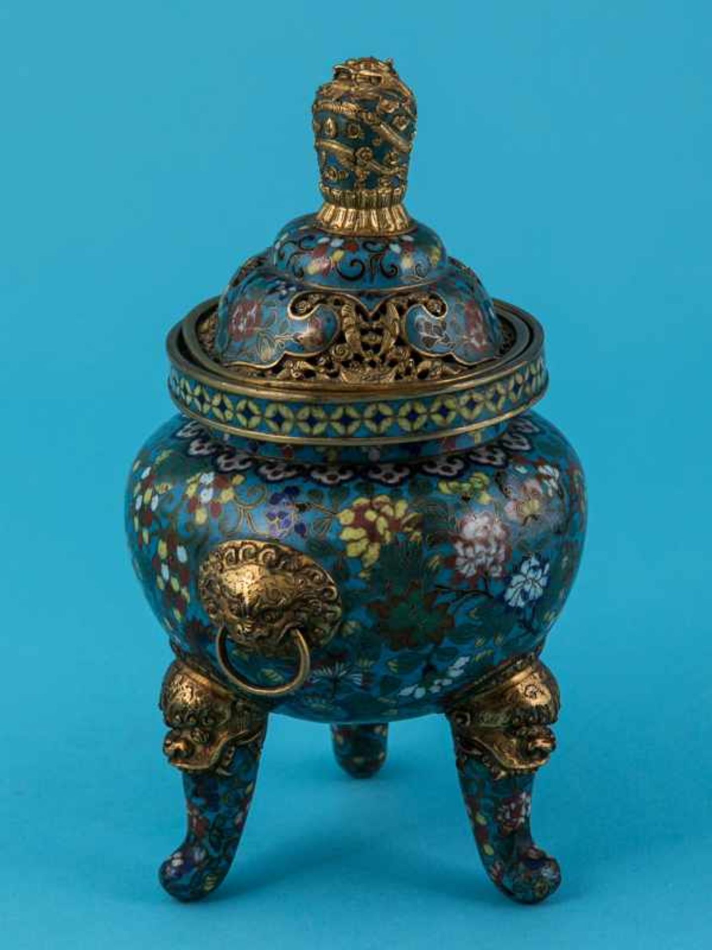 Cloisonné-Räuchergefäß, China, späte Qing-Dynastie (19. Jh.). Bronze mit türkisgrundigem farbigen - Image 9 of 9