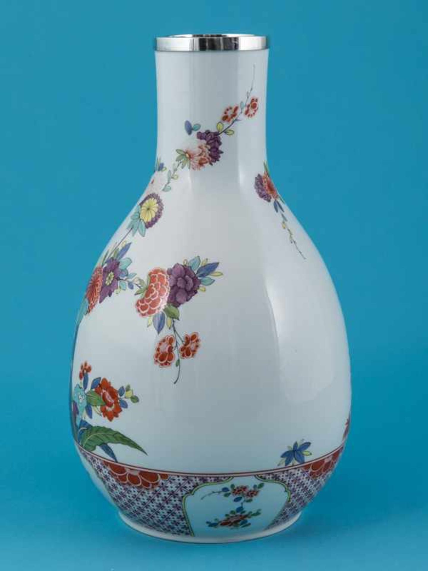 Große Vase mit Kakiemondekor und Silberrand, wohl Meissen, 1924. Weißporzellan mit polychromer - Image 4 of 7