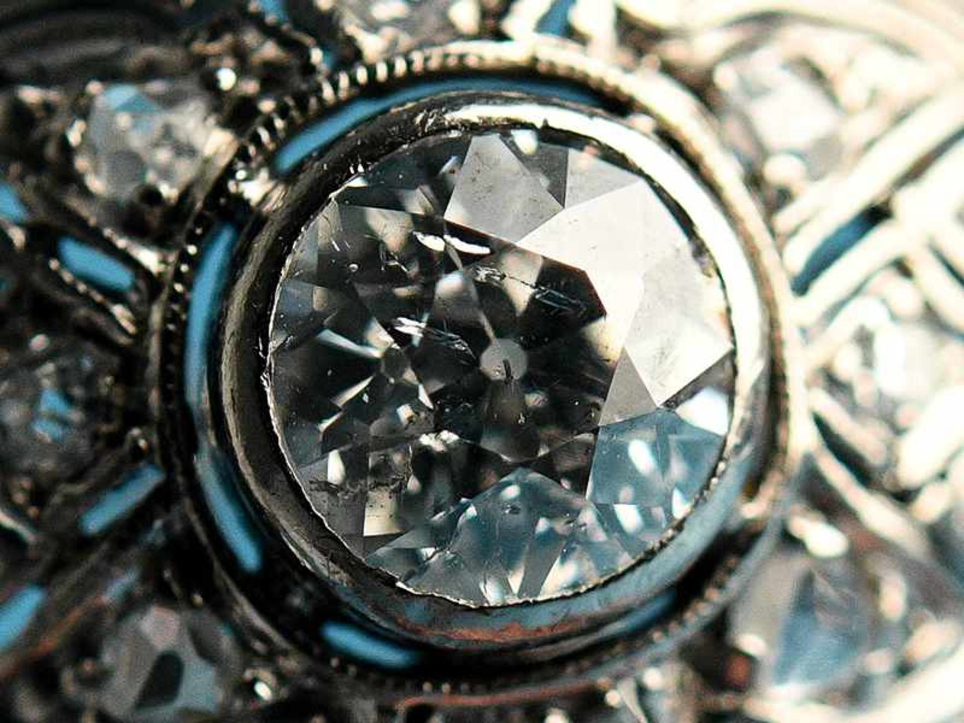 Ring mit Altschliff-Diamant ca. 0,7 und ca. 20 kleinen Diamanten, zusammen ca. 0,15 ct, Art Deco - Bild 2 aus 6
