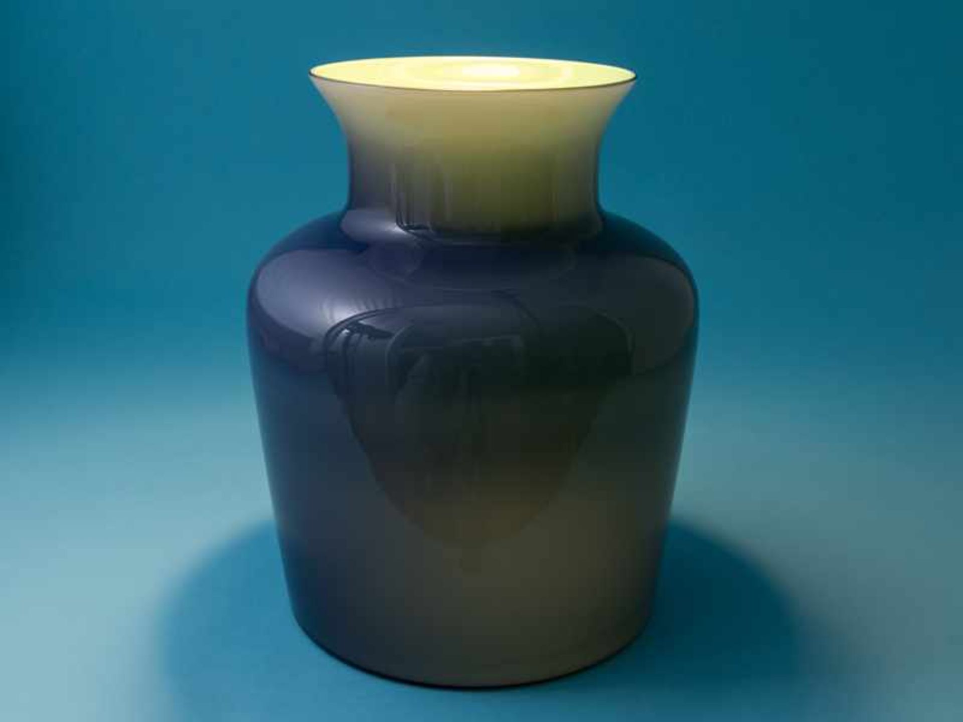 Große Vase "Profili"; Entwurf: Anna Gili (*1960) 1995; Salviati/Murano; Ende 20. Jh. Blaues