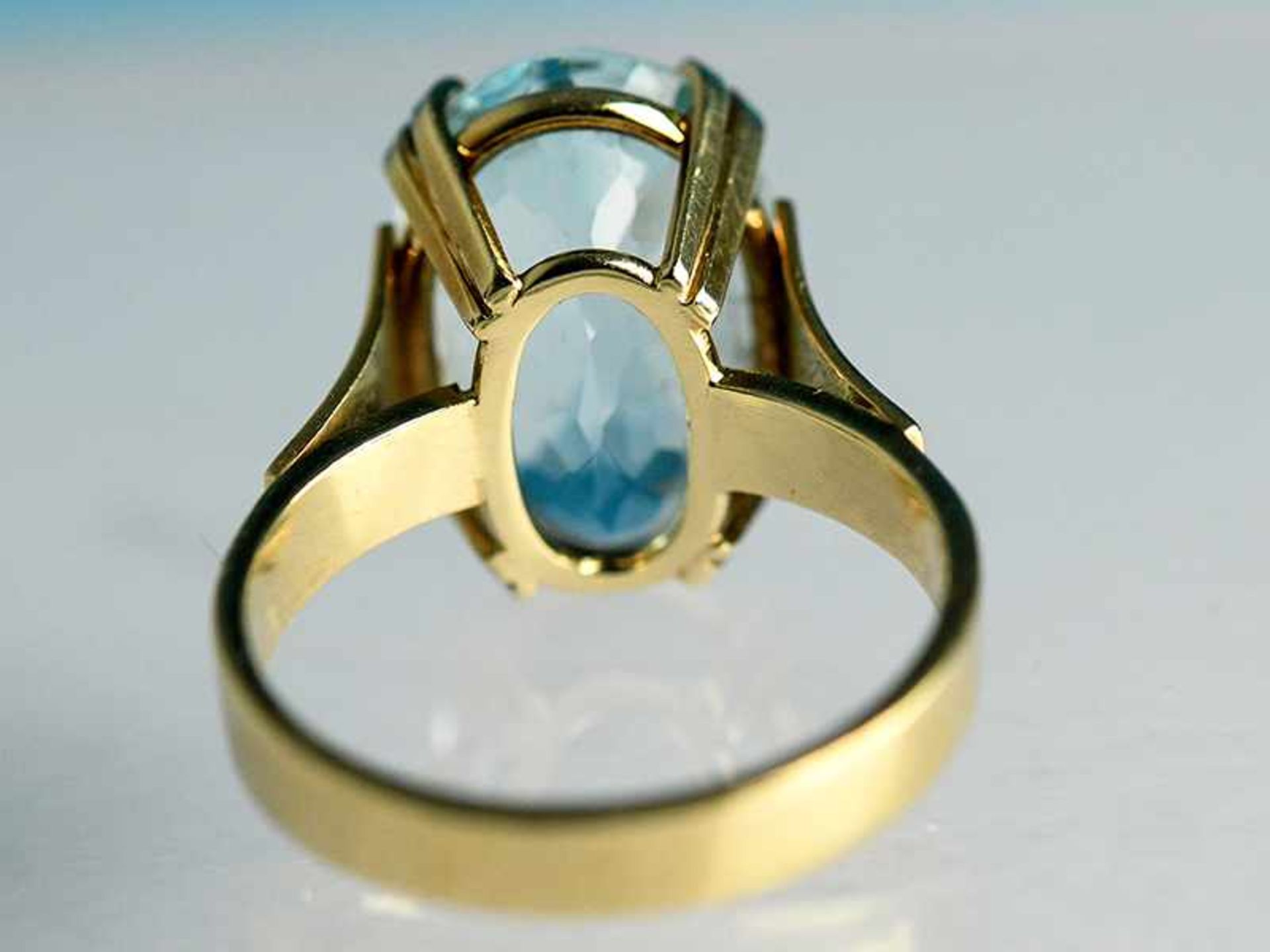 Ring mit Aquamarin, 60- er Jahre 585/- Gelbgold. Gesamtgewicht ca. 7,2 g. Hochoval. Erhöhte - Bild 4 aus 4