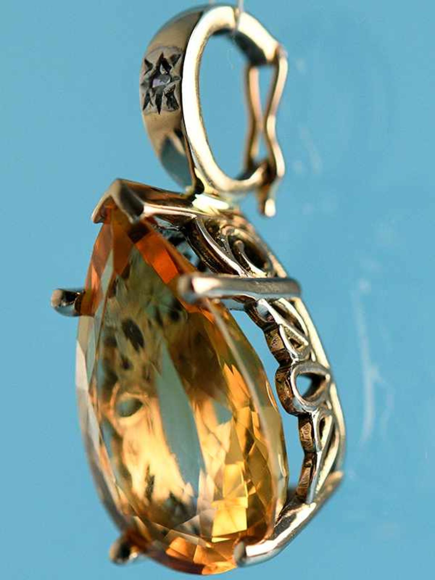 Anhänger mit Citrin und kleinem Achtkant-Diamant, 20. Jh. 585/- Gelbgold. Gesamtgewicht ca. 4,8 g. - Image 3 of 5