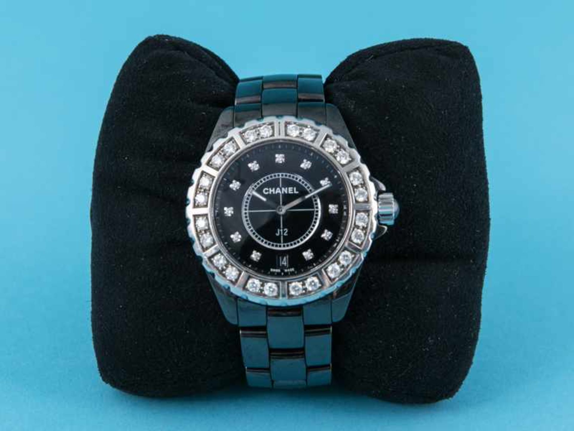 CHANEL-Armbanduhr, J12, schwarze Keramik mit Brillanten, zusammrn ca. 0,48 ct, Frankreich, Paris,
