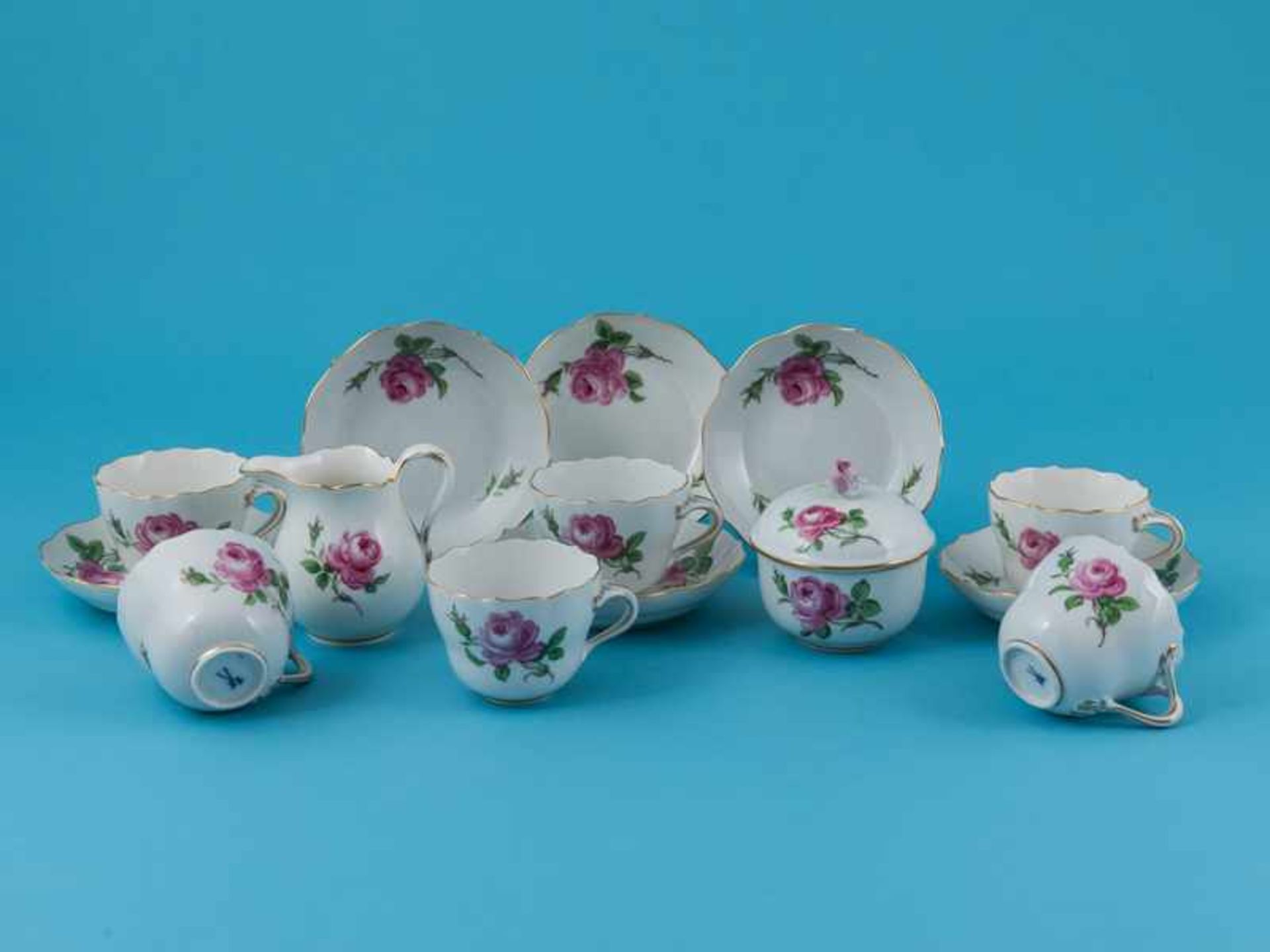 14-tlg. Mocca-Set "Rote Rose" für 6 Personen, Meissen, 20. Jh. Weißporzellan mit grün-roséfarbiger