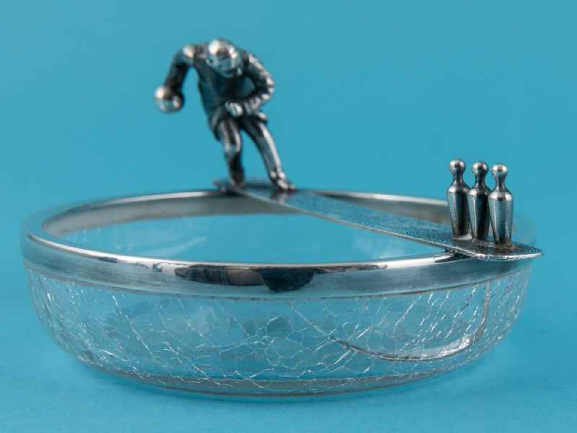 Runder Aschenbecher mit Silbermontierung "Kegelspieler"; WMF; Mitte 20. Jh Craquelé Glas mit - Bild 2 aus 11