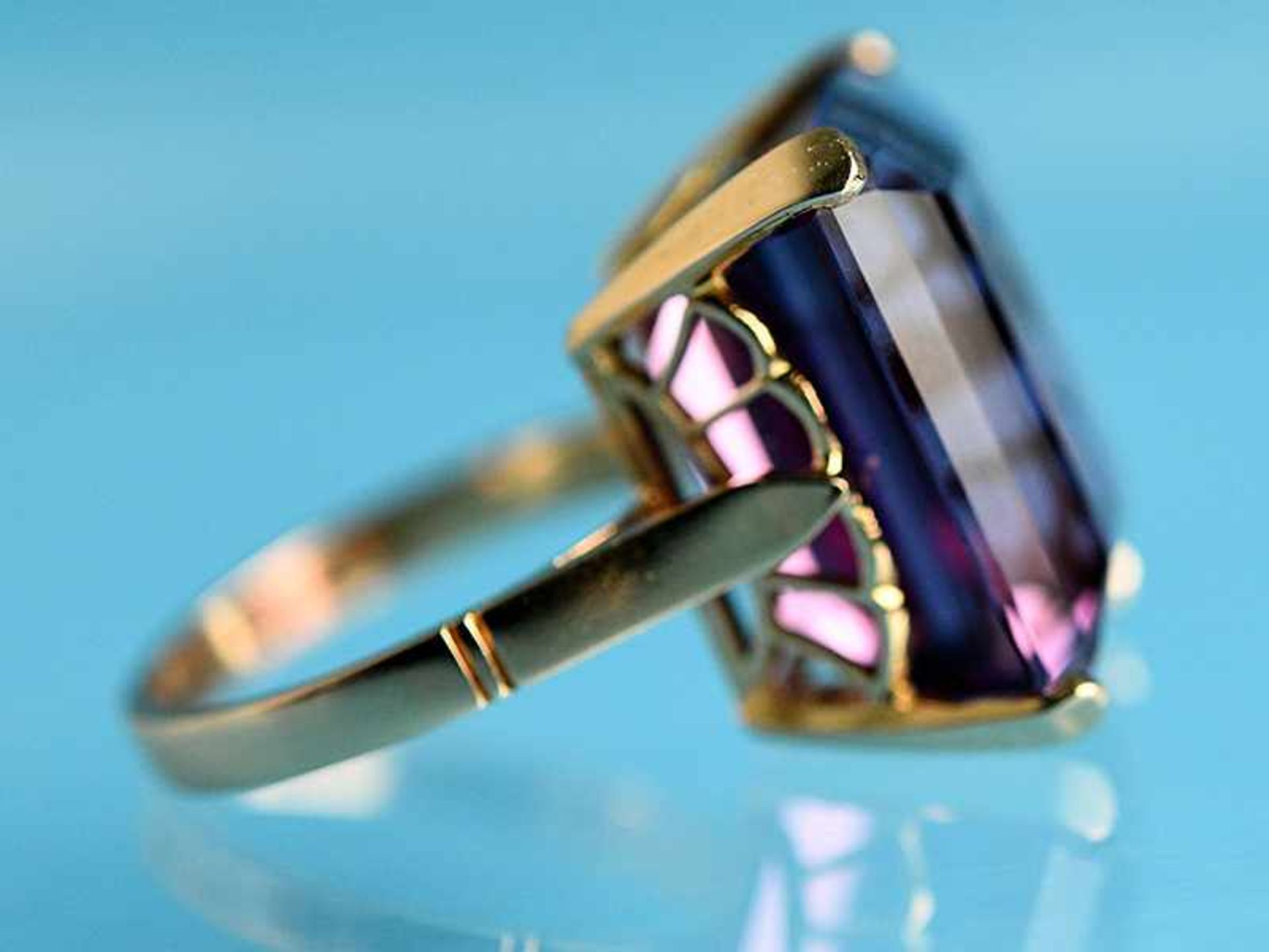 Ring mit Amethyst, 70- er Jahre 585/- Gelbgold. Gesamtgewicht ca. 8,2 g. Rechteckiger, - Bild 2 aus 4