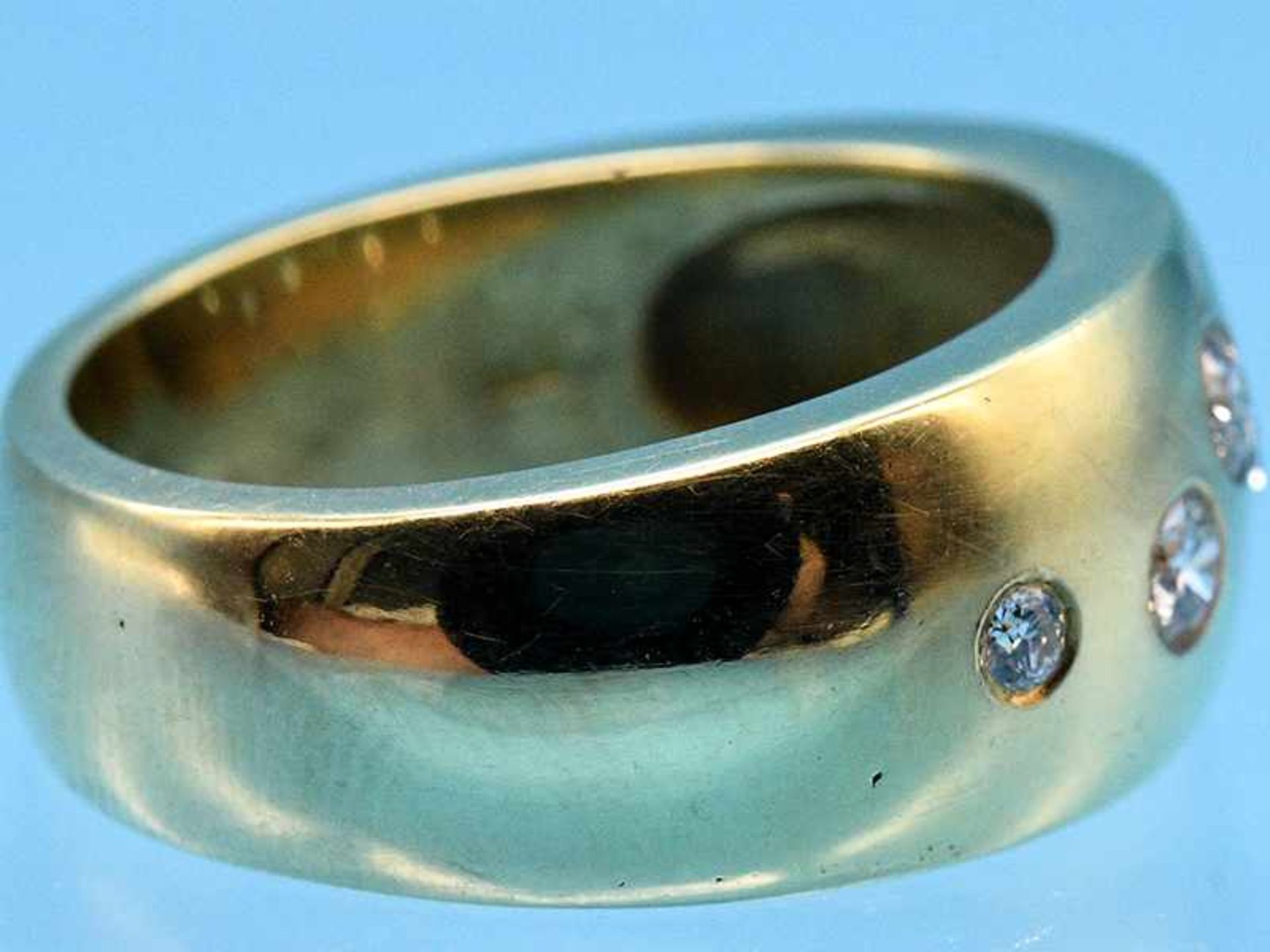 Bandring mit 6 Brillanten, zusammen ca. 0,4 ct, 90- er Jahre 585/- Gelbgold. Gesamtgewicht ca. 13, - Bild 2 aus 4