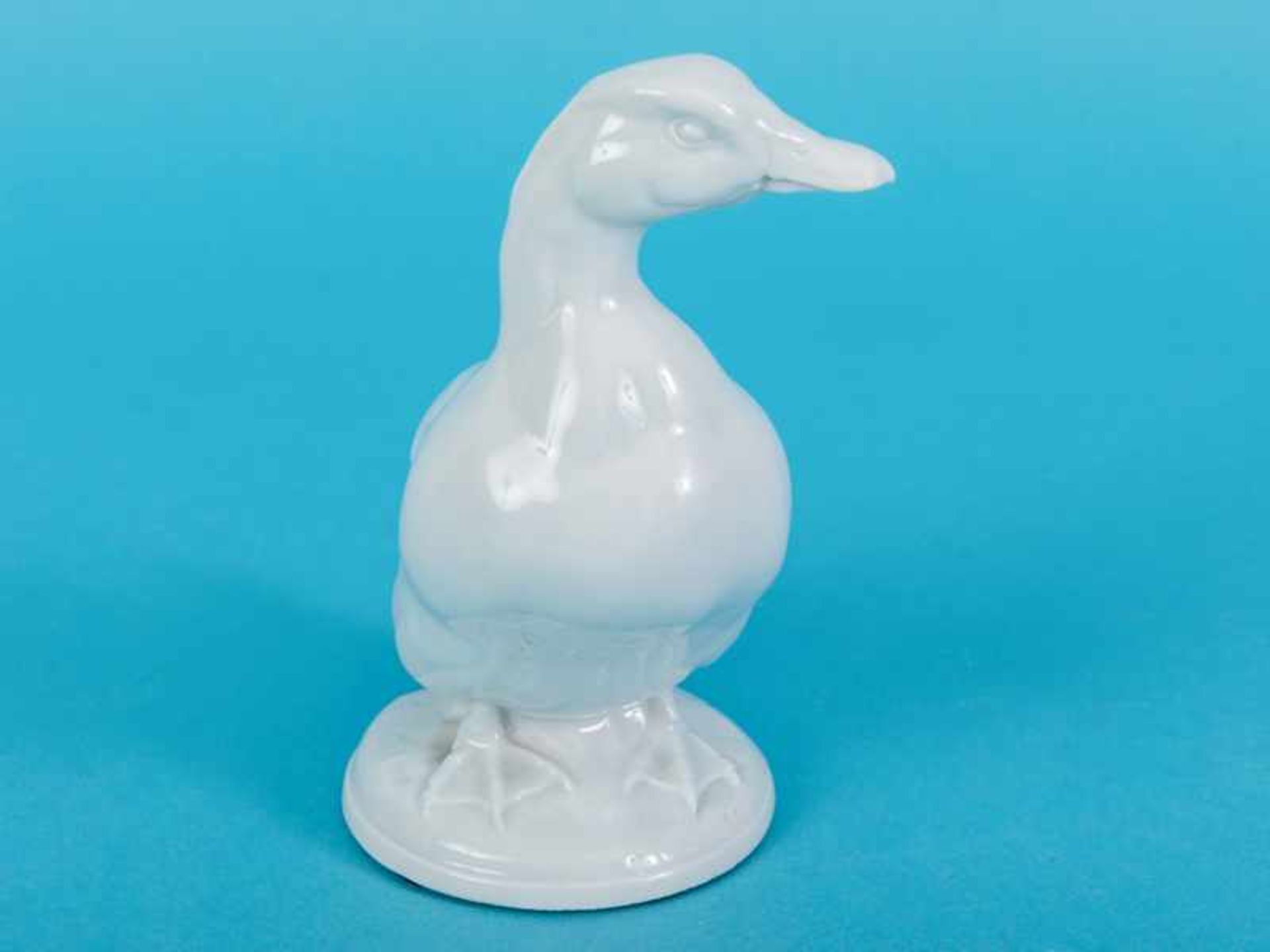 Tierfigur "Erpel", Entwurf Erich Oehme, Meissen, 1987 (2. Wahl). Weißporzellan; auf rundem gewölbten - Bild 7 aus 9