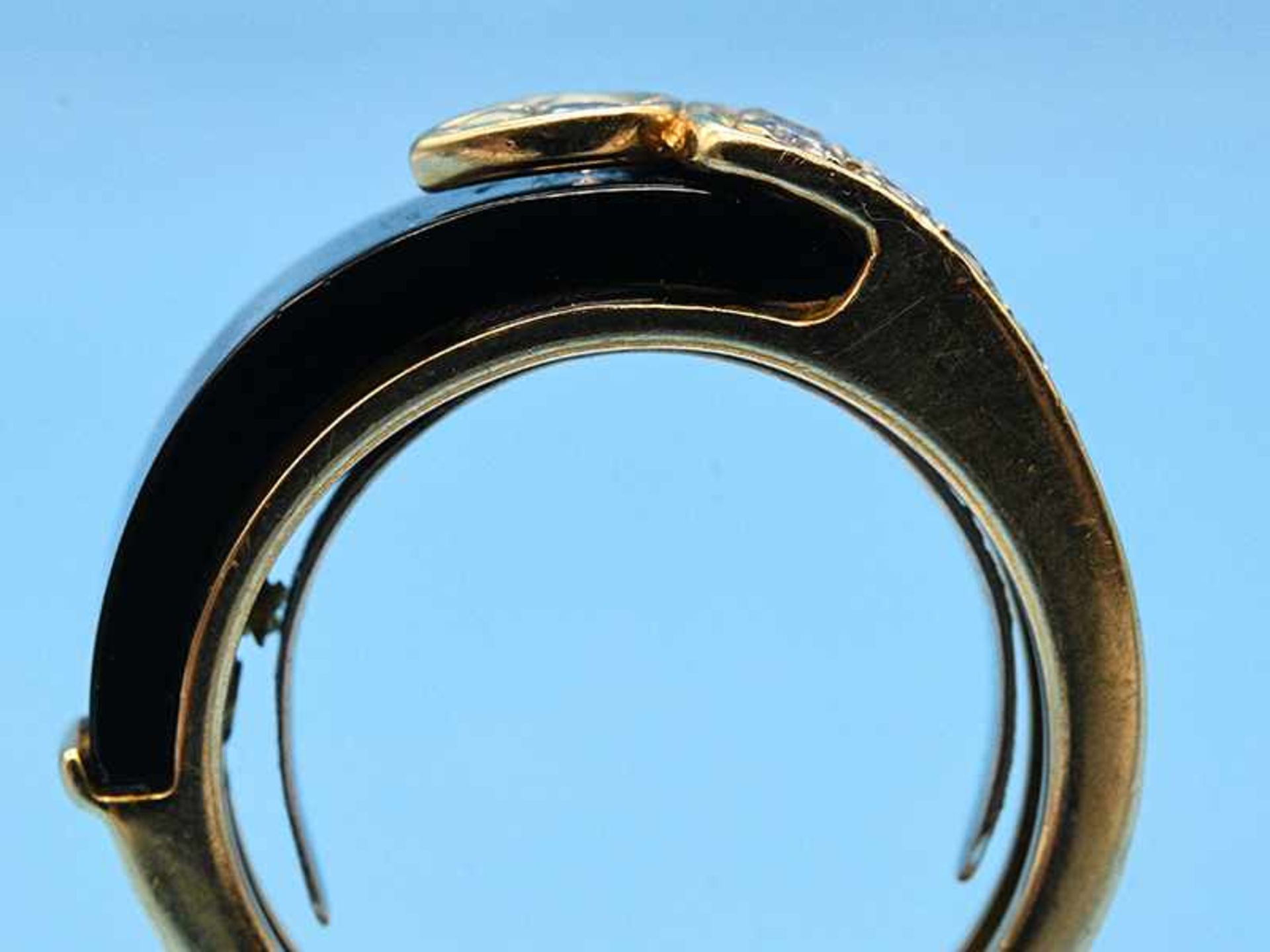 Ring mit Onyx und 11 Brillanten, zusammen ca. 0,25 ct, 90- er Jahre 585/- Gelbgold. Gesamtgewicht - Bild 4 aus 5
