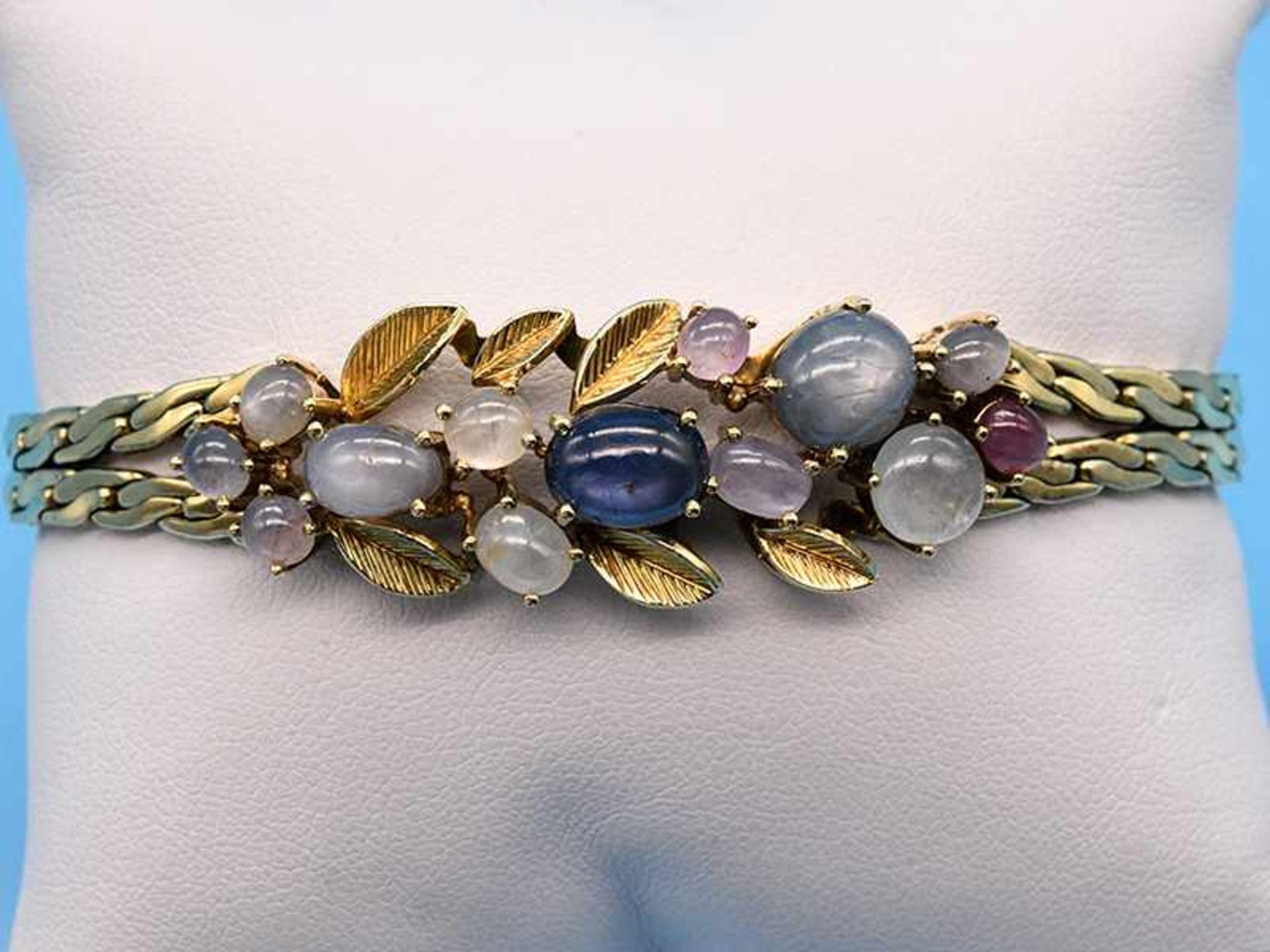 Armband mit 13 verschiedenen Sternkorunden-Cabochons, Goldschmiedearbeit, 70- er Jahre 585/-