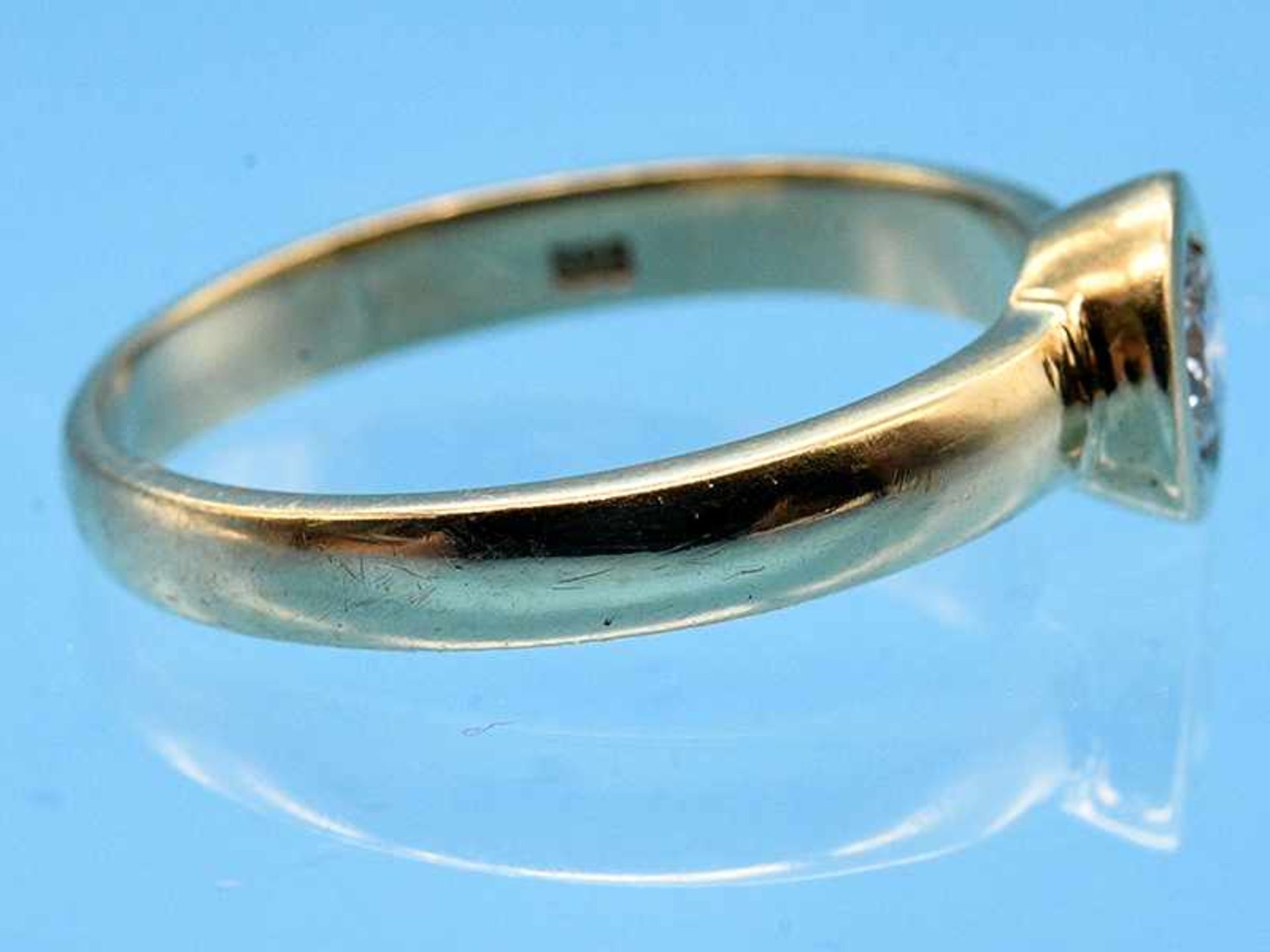 Solitärring mit Brillant ca. 0,3 ct, 80- er Jahre 585/- Gelbgold. Gesamtgewicht ca. 4,1 g. - Bild 4 aus 5