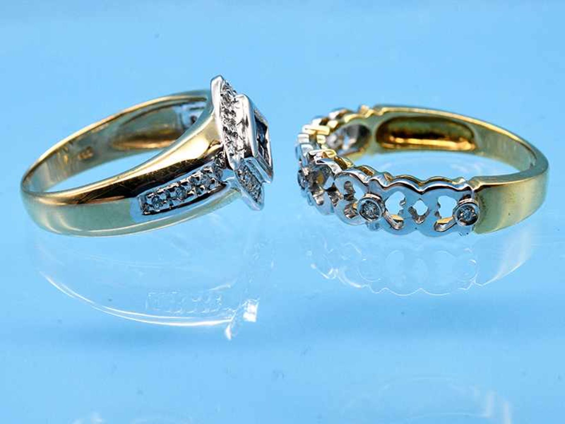 2 verschiedene Ringe mit kleinen Achtkant-Diamanten und Saphiren, 21. Jh. 1.) 750/- Gelb- und - Bild 2 aus 3