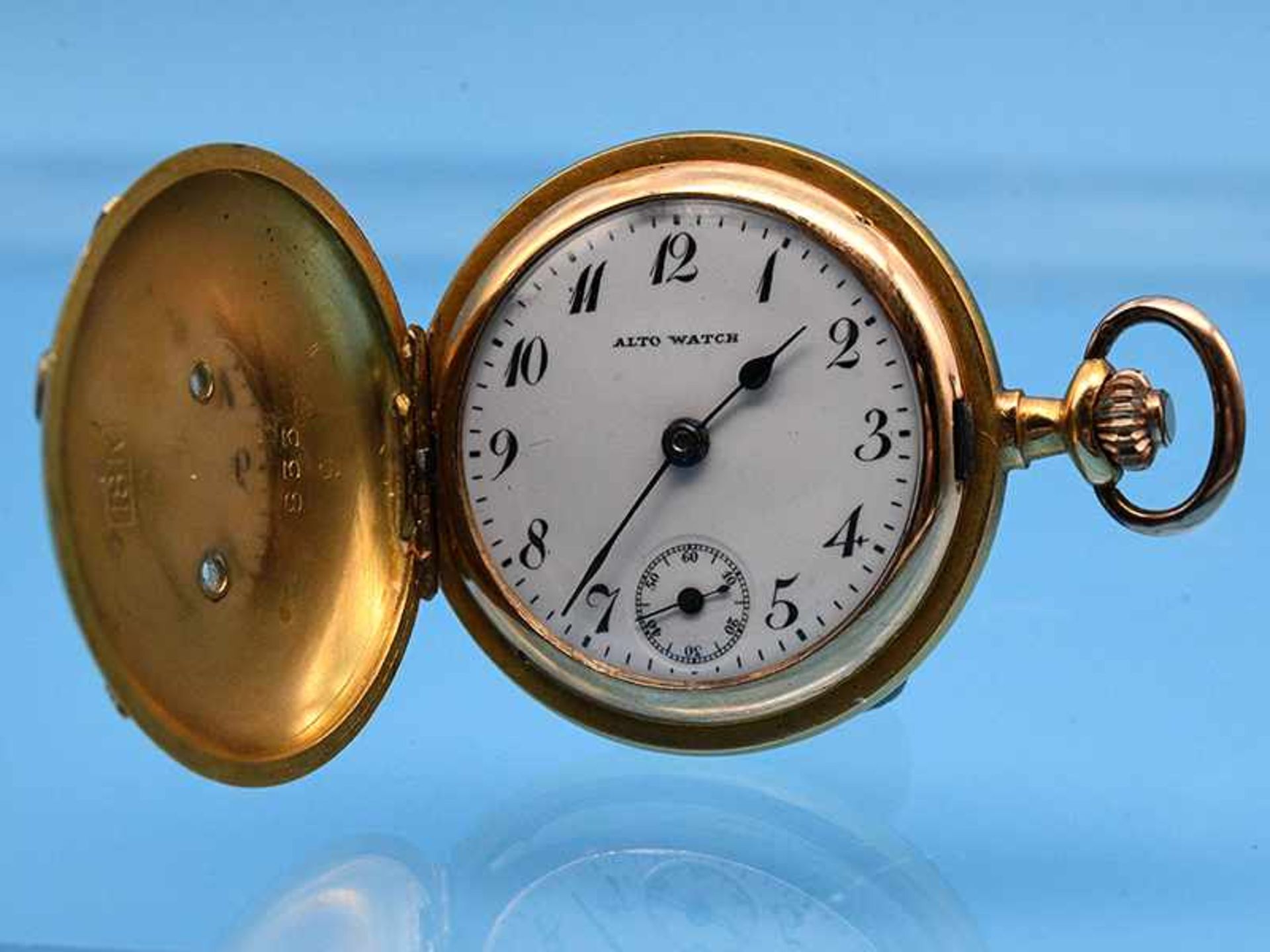 Damensavonette mit 2 kleinen Diamantrosen, bezeichnet "Alto Watch", um 1915 750/- Gelbgold.