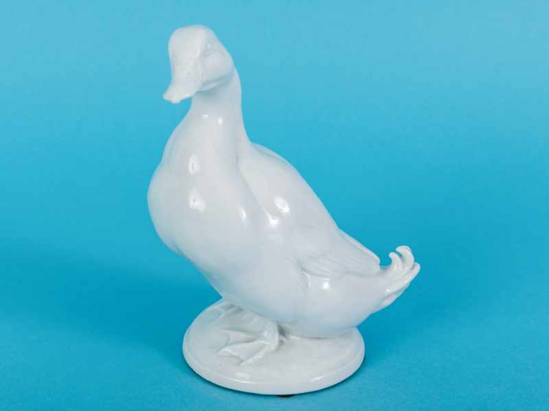 Tierfigur "Erpel", Entwurf Erich Oehme, Meissen, 1987 (2. Wahl). Weißporzellan; auf rundem gewölbten - Bild 9 aus 9