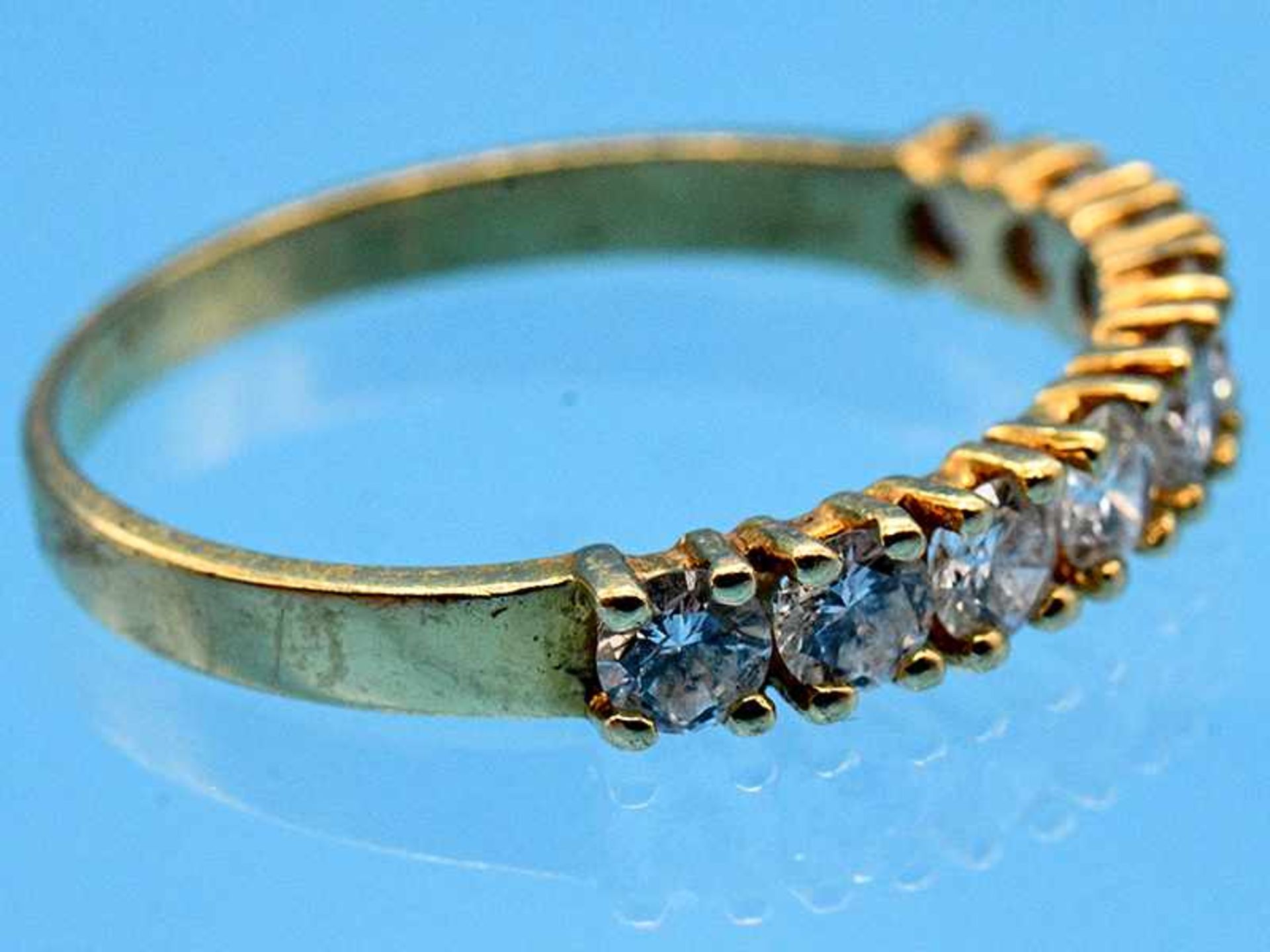 Memory-Ring mit 9 Brillanten, zusammen ca. 0,9 ct, 20. Jh. 585/- Gelbgold. Gesamtgewicht ca. 2,3 - Bild 2 aus 4