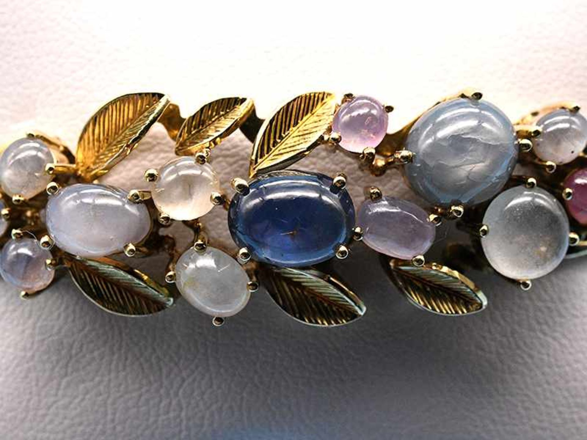 Armband mit 13 verschiedenen Sternkorunden-Cabochons, Goldschmiedearbeit, 70- er Jahre 585/- - Bild 2 aus 3