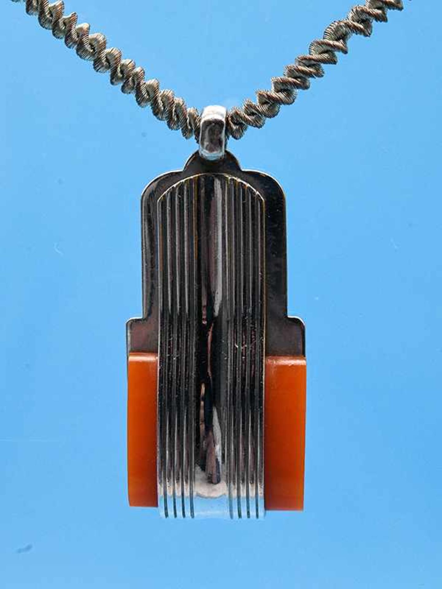 Collier und Anhänger mit Bakelit, Entwurf wohl Jakob Bengel, Art Deco Vernickelt. Originales Collier - Bild 2 aus 2