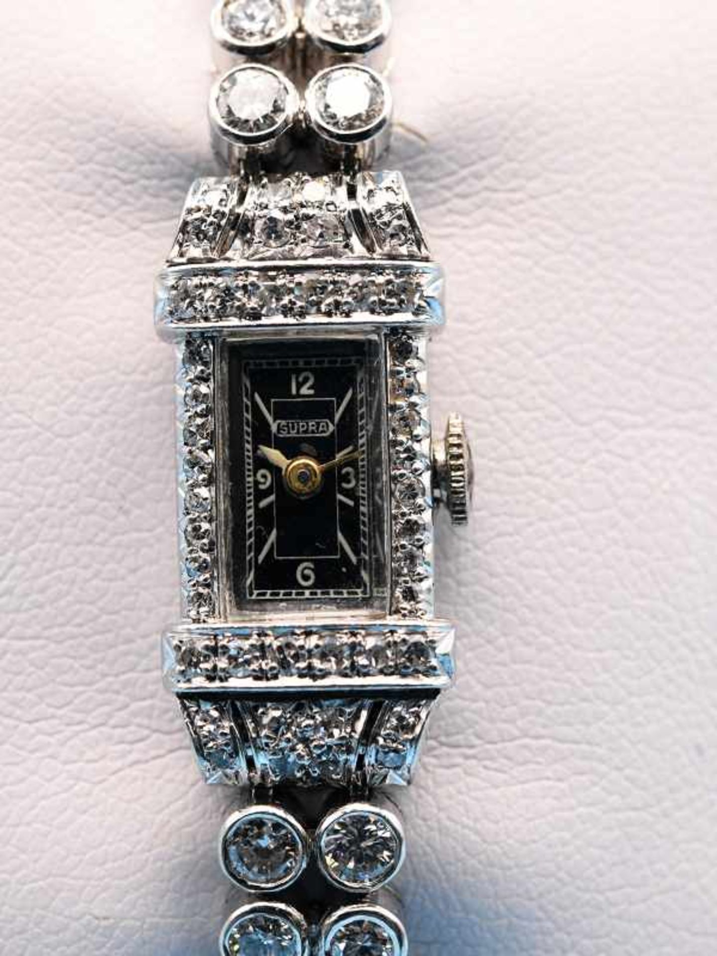 Damenarmbanduhr mit reichhaltigem Diamantbesatz, zusammen ca. 1,55 ct, bezeichnet Suppa, Art Deco - Bild 2 aus 5