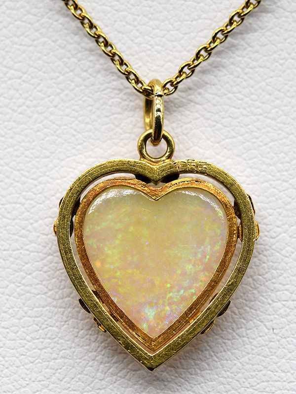 Herzanhänger mit Opal-Cabochon und feiner Ankerkette, um 1900. Gesamtgewicht ca. 4,11 g 1.) Anhänger - Image 2 of 3