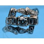 Ring mit 13 Brillanten und 6 Diamant-Baguettes, zusammen ca. 1,2 ct, Art Deco. Platin. Gesamtgewicht