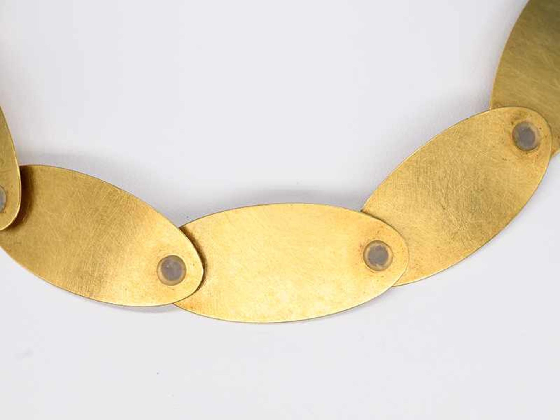 Collier, Goldschmiedearbeit von Niessing, 20. Jh. 750/- Gelbgold. Gesamtgewicht ca. 62,9 g. 12 - Bild 2 aus 5