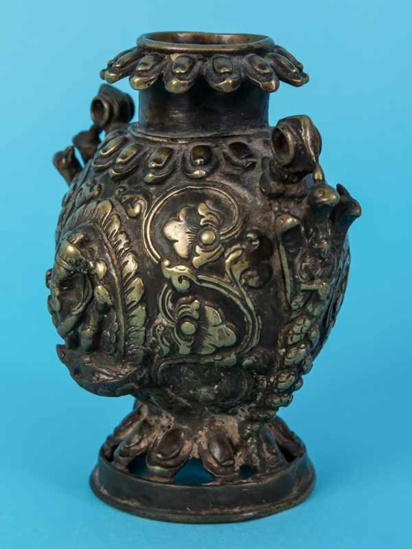 Weihrauchbrenner, Tibet, 16./17. Jh. Bronze/Messing; Vasenkorpus auf rundem durchbrochenen Sockel; - Bild 3 aus 9