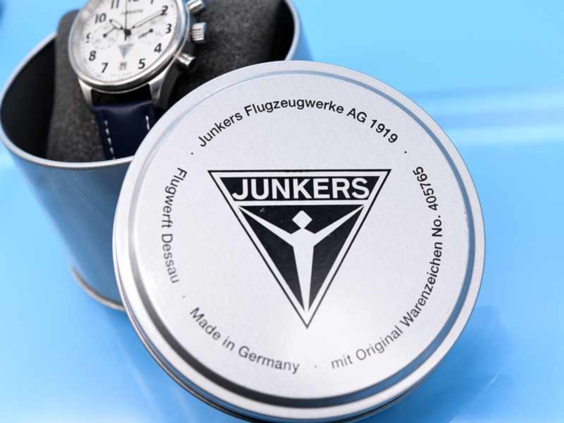 Herrenarmbanduhr mit Chronograph, bezeichnet Junkers, um 2008 Edelstahl-Gehäuse mit silberfarbenem - Bild 2 aus 2