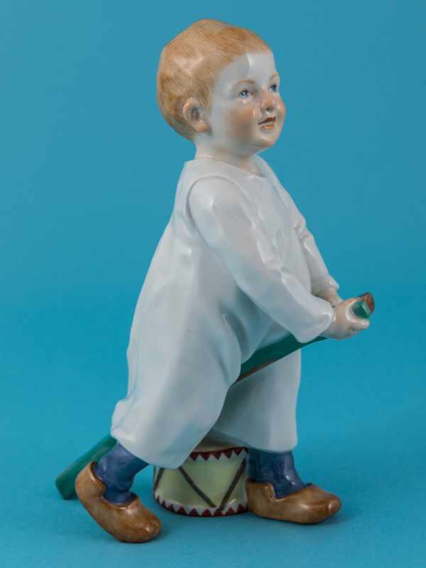 Figur "Kind mit Stecken und Trommel"; Entwurf: Julius Konrad Hentschel (1872 - 1907); Meissen, 1982.