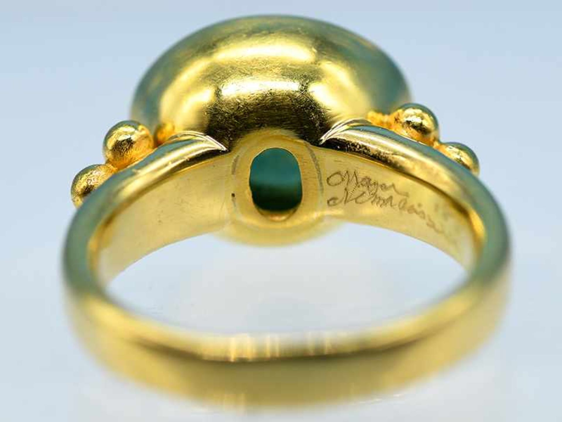 Massiver Ring mit Turmalin Cabochon, Goldschmiedearbeit, 21. Jh. 750/- Gelbgold. Gesamtgewicht ca. - Bild 4 aus 5