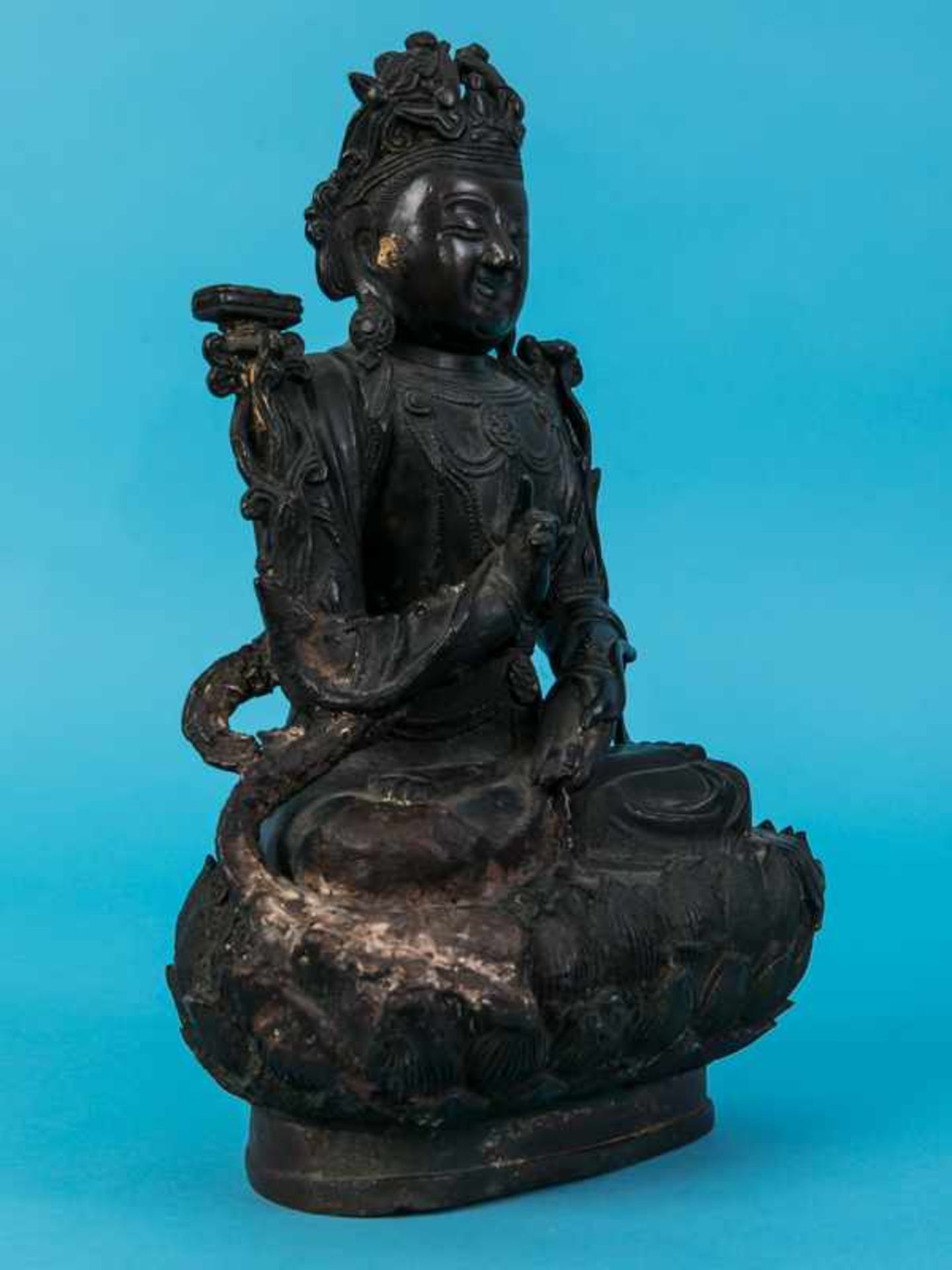 Buddha-Plastik "Tarjani Mudra"/Guan Yin, Tibet, 17./18. Jh. Bronze mit Resten von alter originaler - Bild 9 aus 9