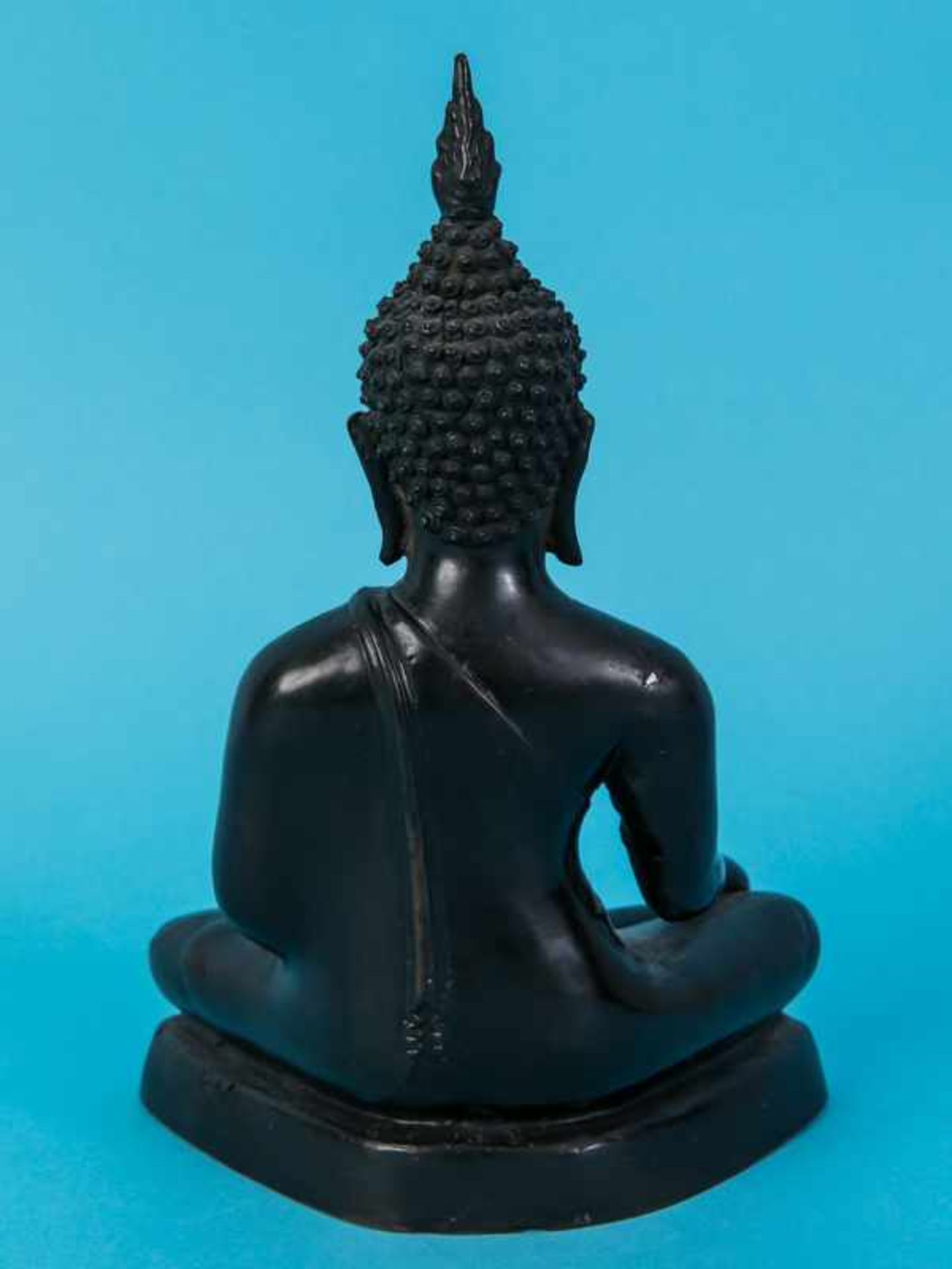 Buddha-Figurenplastik "Bhumisparsha", Thailand, 19./20. Jh. Bronze, schwarzfarbige Patina; auf - Bild 6 aus 8