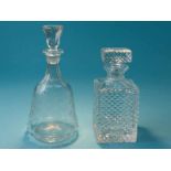 2 verschiedene Karaffen (u.a. 1 Whiskey-Karaffe), 20. Jh. Farbloses Glas; in verschiedenen Formen (