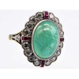 Ring mit Smaragd-Cabochon, 8 kleine Rubin-Carrees und 18 Altschliff-Diamanten, zusammen ca.0,9 ct,