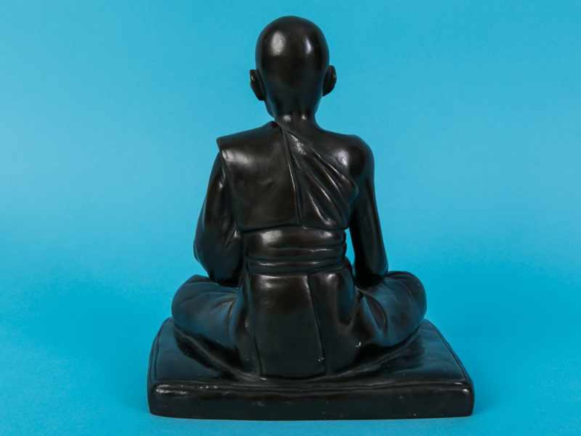 Figurenplastik "Buddhistischer Mönch", Thailand, 19./20. Jh. Bronze, dunkelbraunfarbig patiniert; - Image 7 of 9