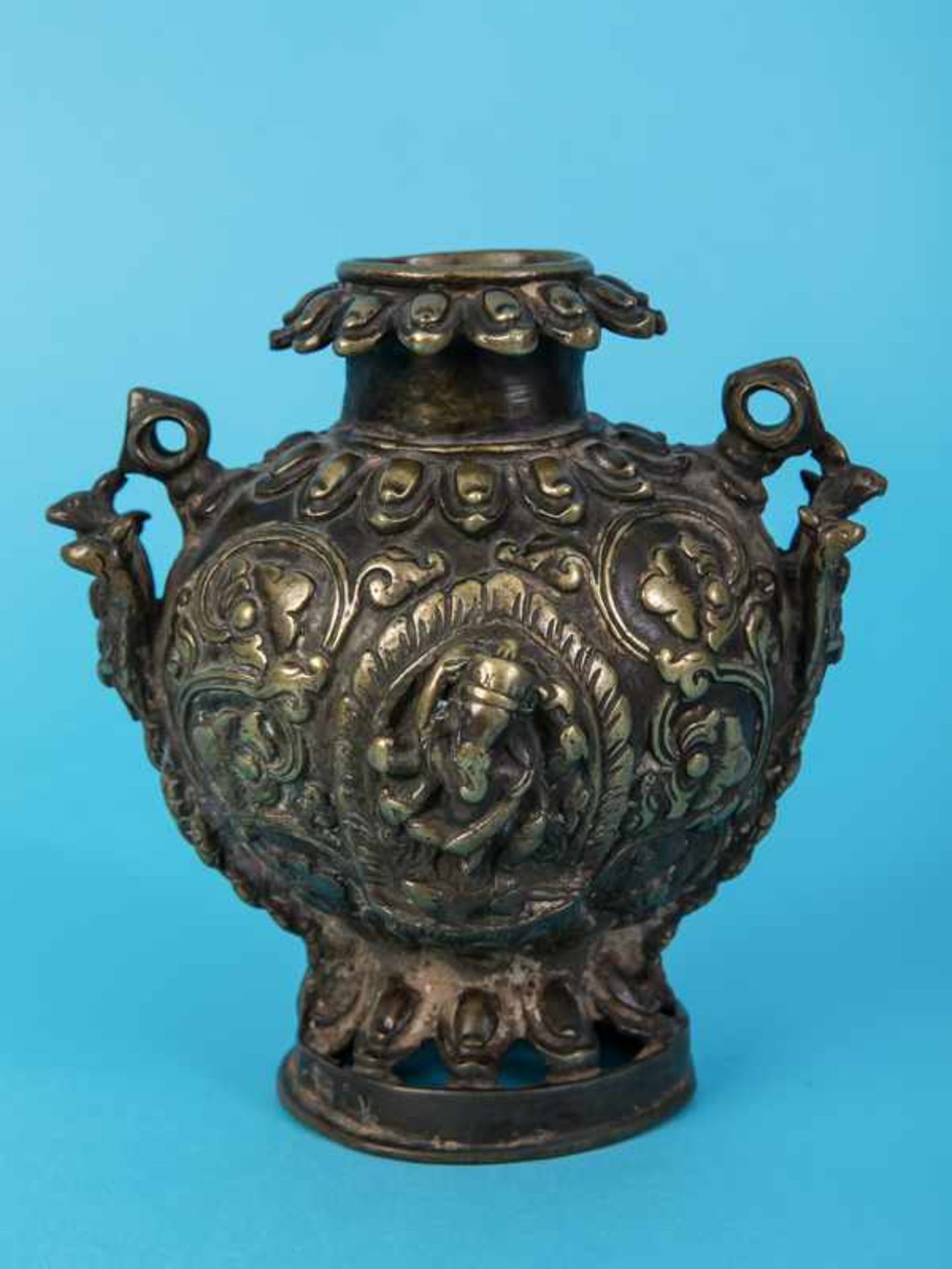 Weihrauchbrenner, Tibet, 16./17. Jh. Bronze/Messing; Vasenkorpus auf rundem durchbrochenen Sockel; - Image 4 of 9