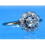 Ring mit Altschliff-Diamanten, zusammen ca. 0,8 ct, um 1900 585/- Gelbgold und Silber parkettiert.