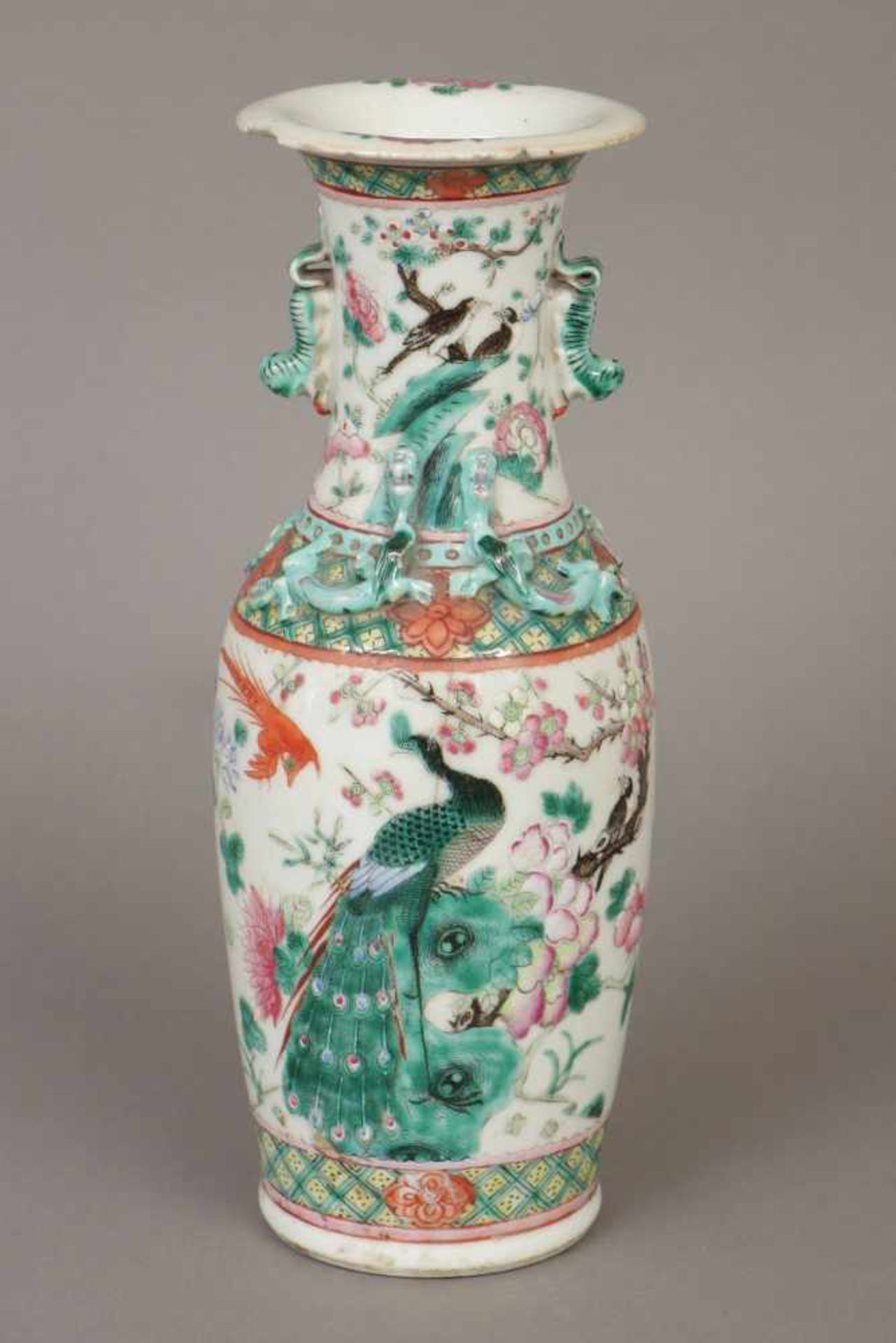 Chinesische ¨famille rose Vase¨Porzellan, Qing Dynastie (1644-1912), Balusterform, auf der