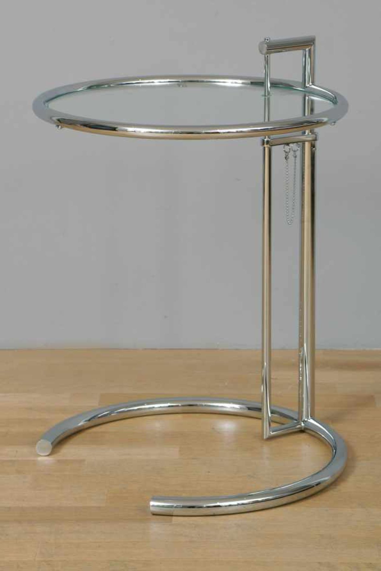 EILEEN GRAY Beistelltisch ¨Adjustable Table¨Ausführung ClassiCon, verchromtes Stahlrohr,