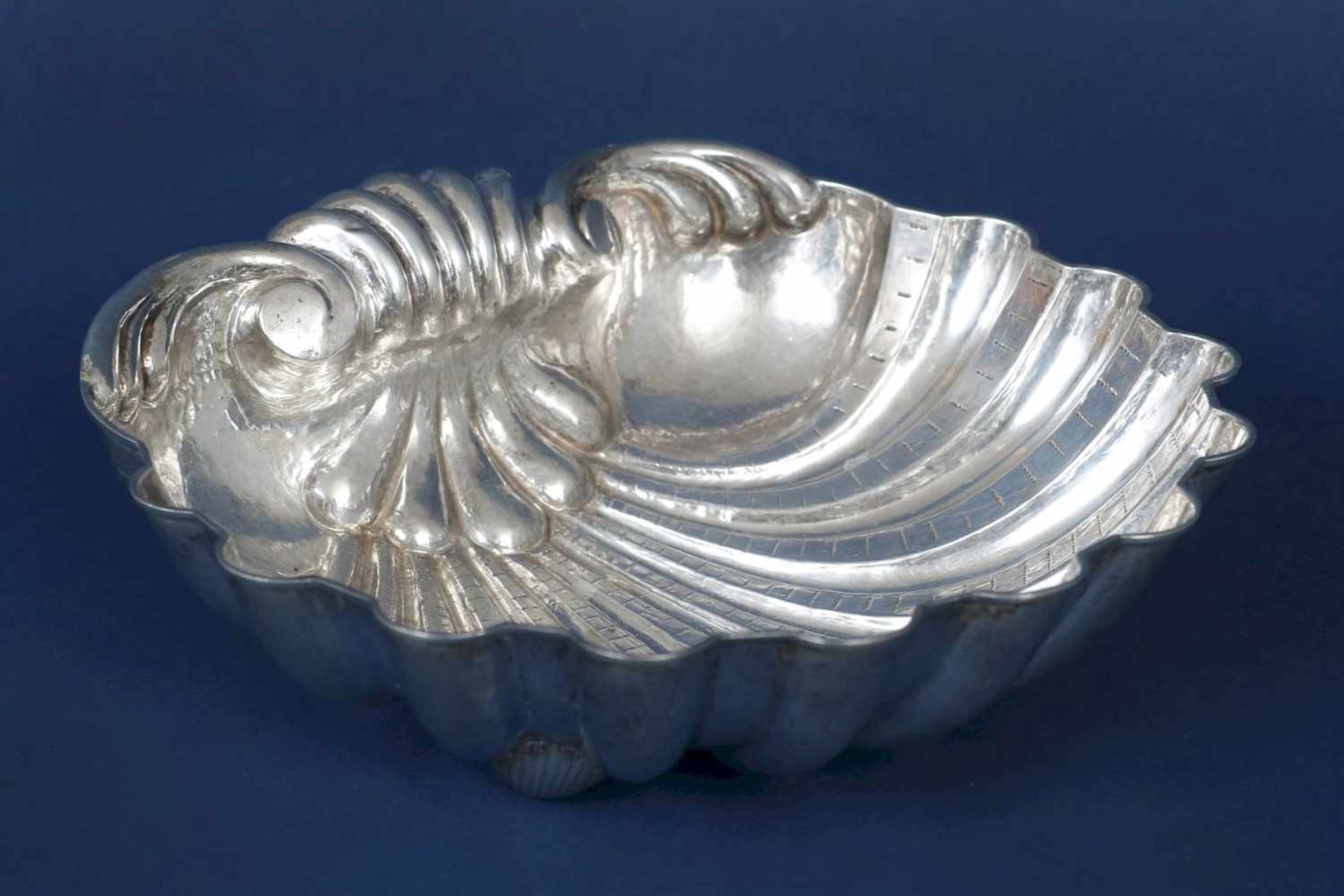 Silber Muschelschale800er Silber, Italien, 20. Jahrhundert, naturalistische Muschelform auf 3