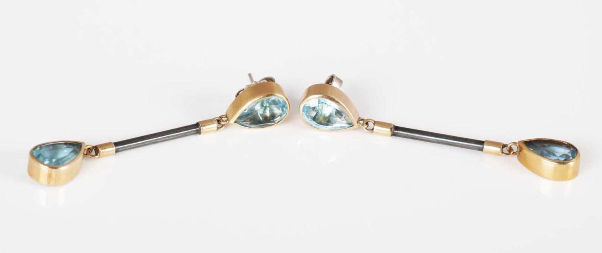 Paar Ohrhänger mit Topas750er Gelbgold (nicht punziert) und Silber, je 2 tropfenförmige Steine (je - Bild 2 aus 2