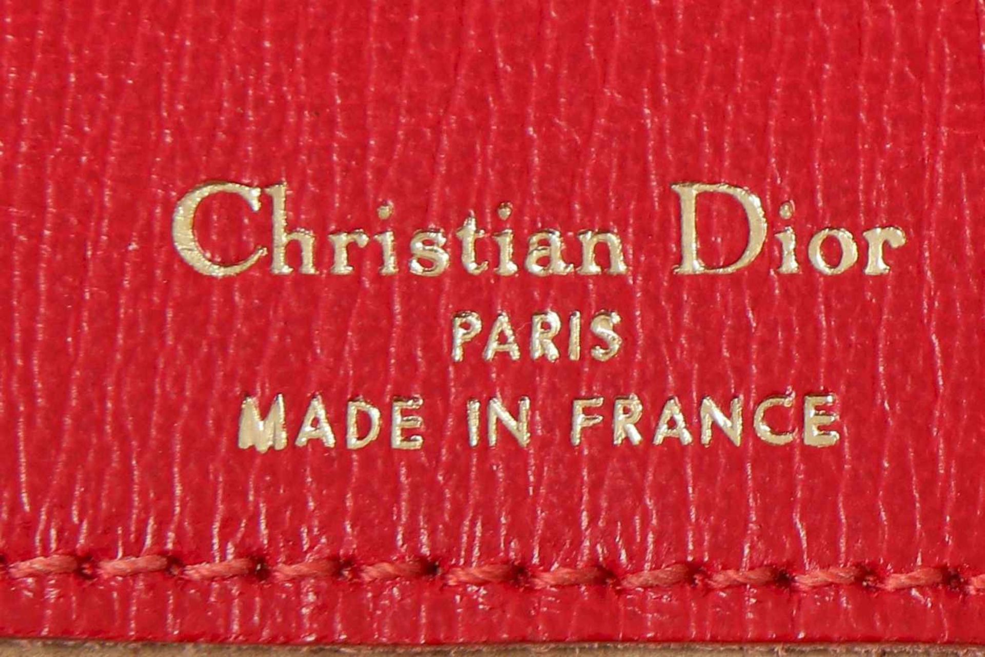 CHRISTIAN DIOR Handtascherotes Leder, langer Schulterriemen, ovale, vergoldete Metallschließe mit ¨ - Bild 3 aus 3