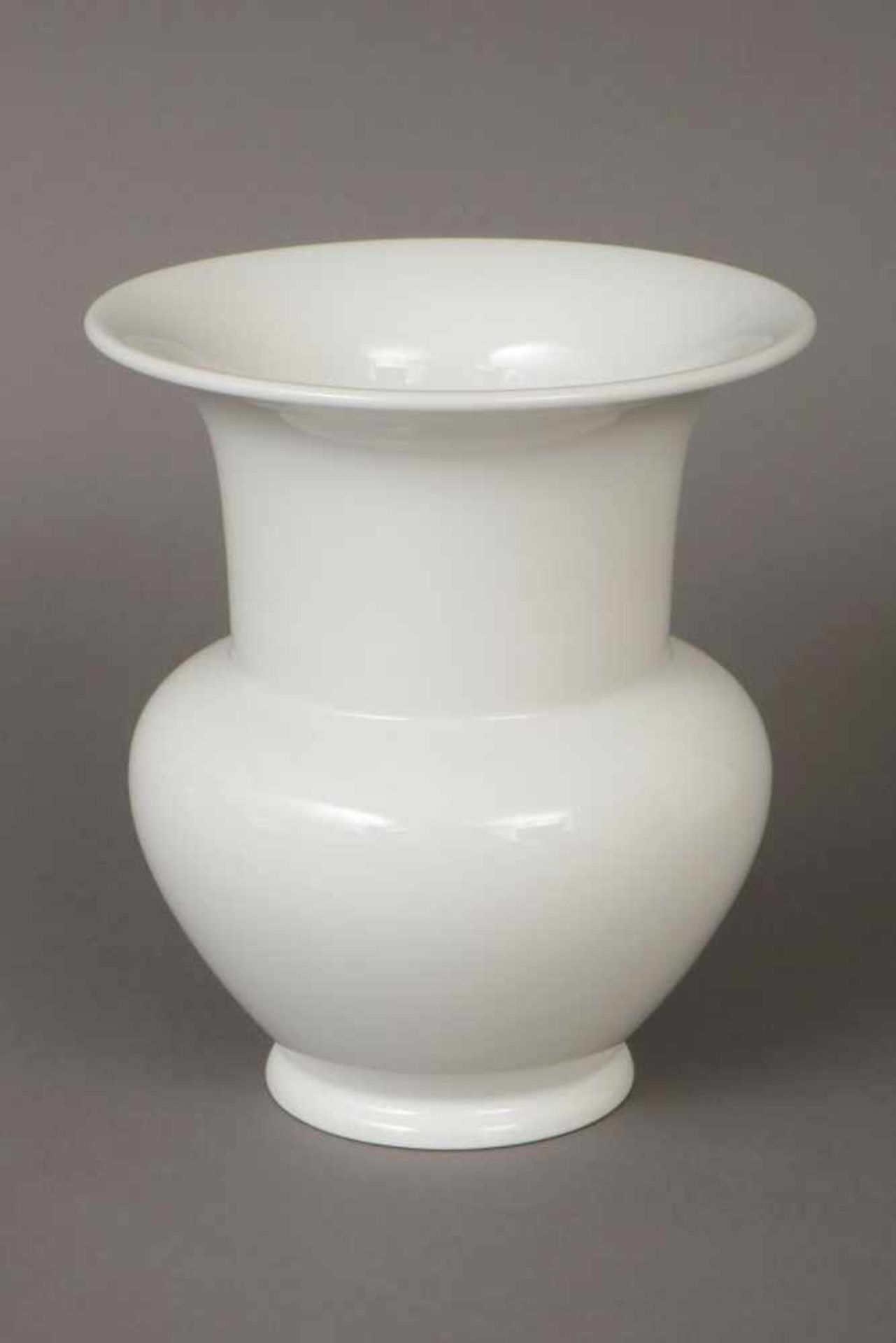 KPM BERLIN Vase ¨Fidibus¨Weißporzellan, Balusterform, zylindrischer Hals, ausgestellte Mündung, H